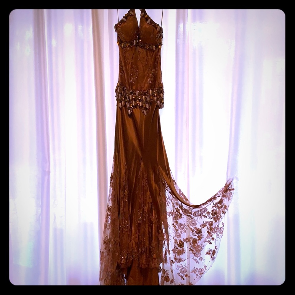 Gorgeous dress suited for any formal occasion